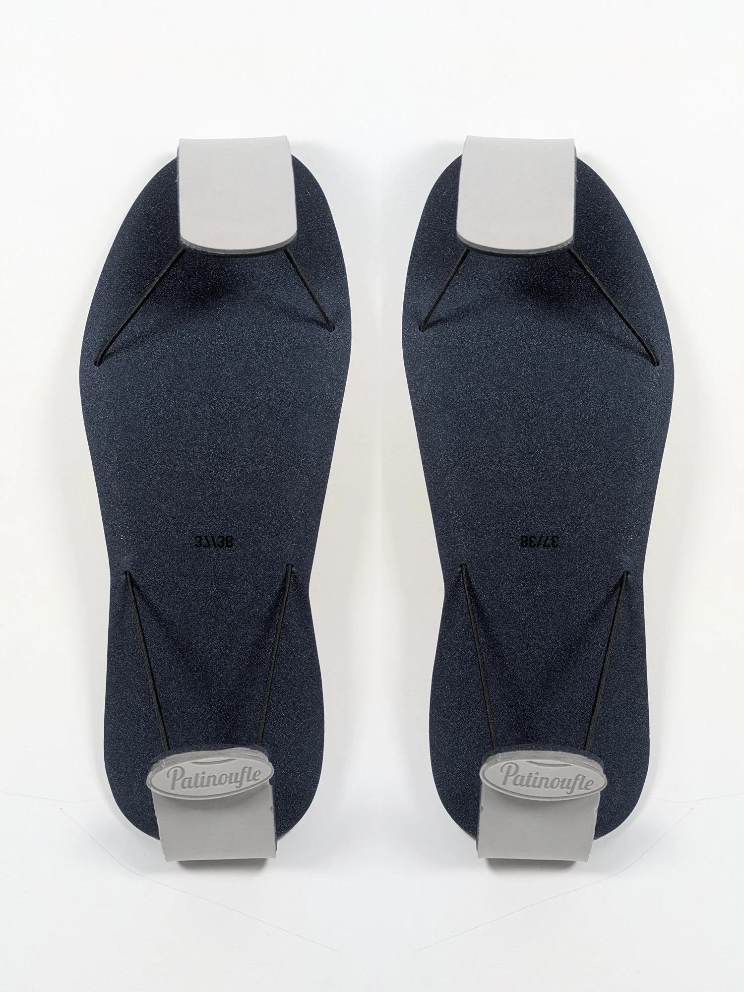 paire de surchaussure grise lavable