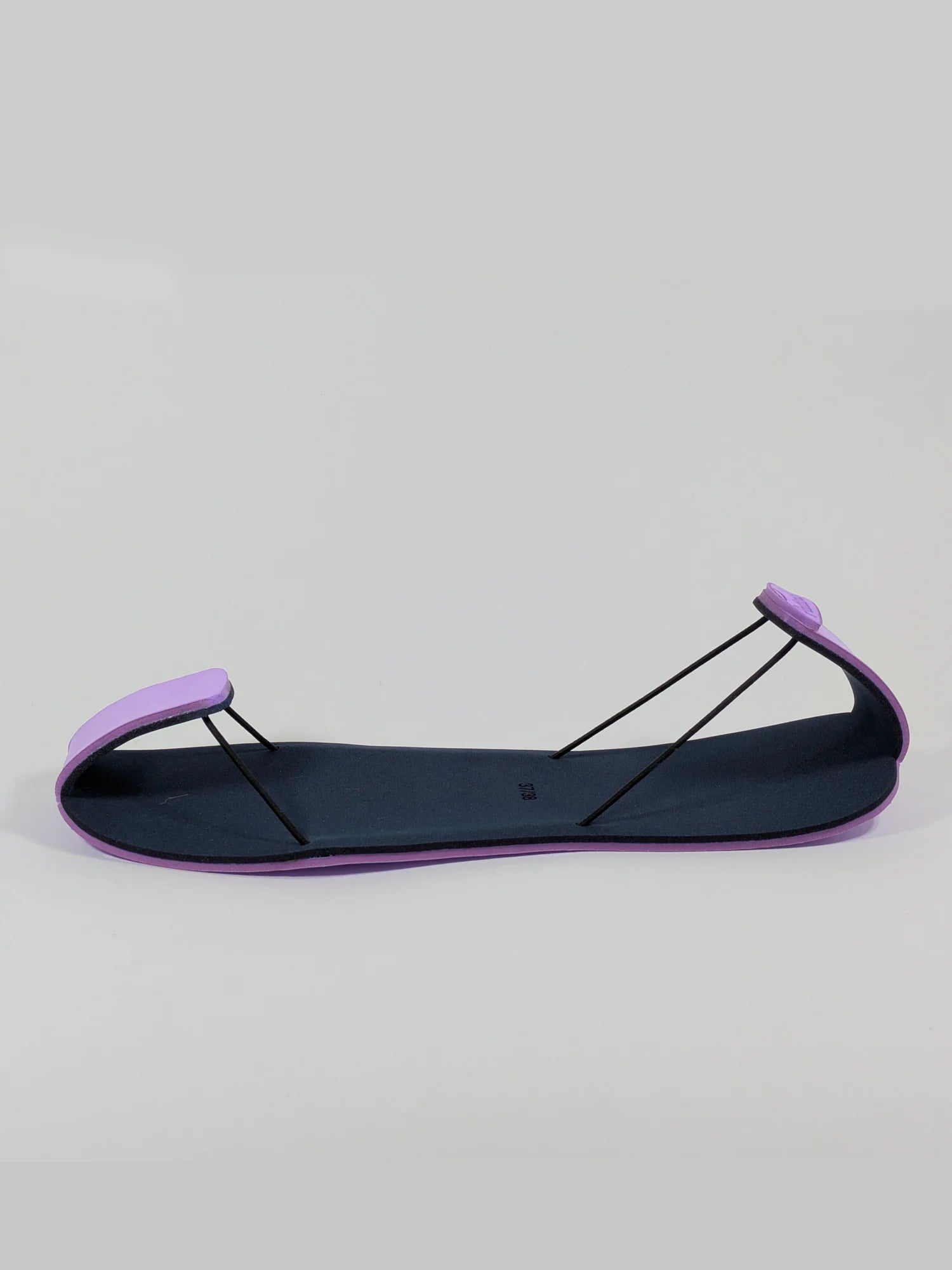 surchaussure mauve de profil