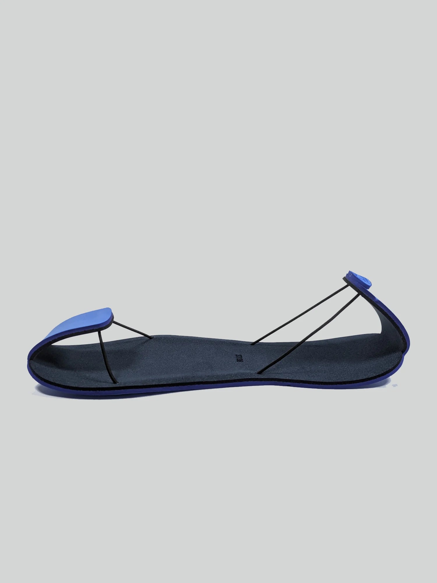 surchaussure bleu marine de profil