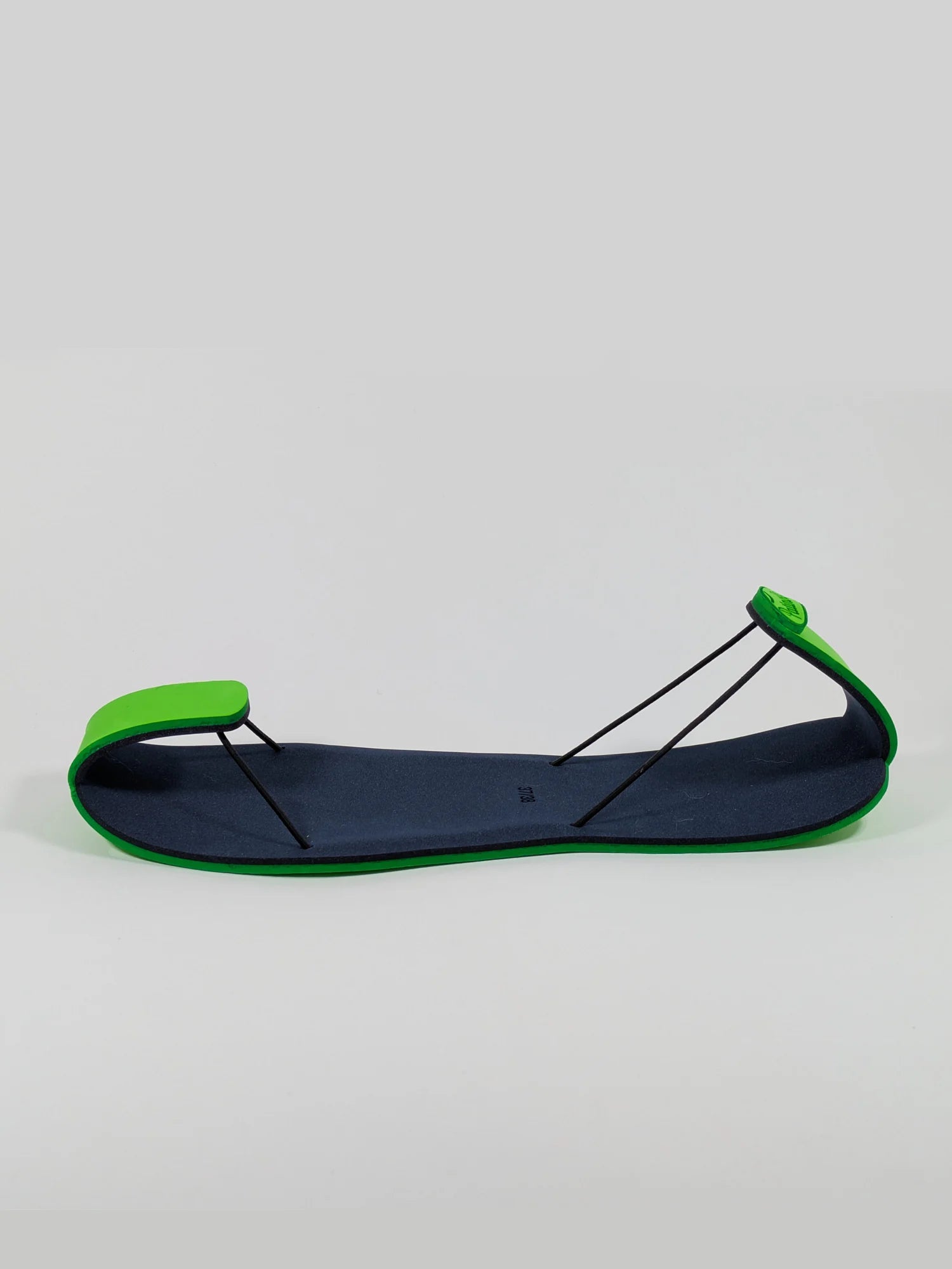 surchaussure vert clair de profil