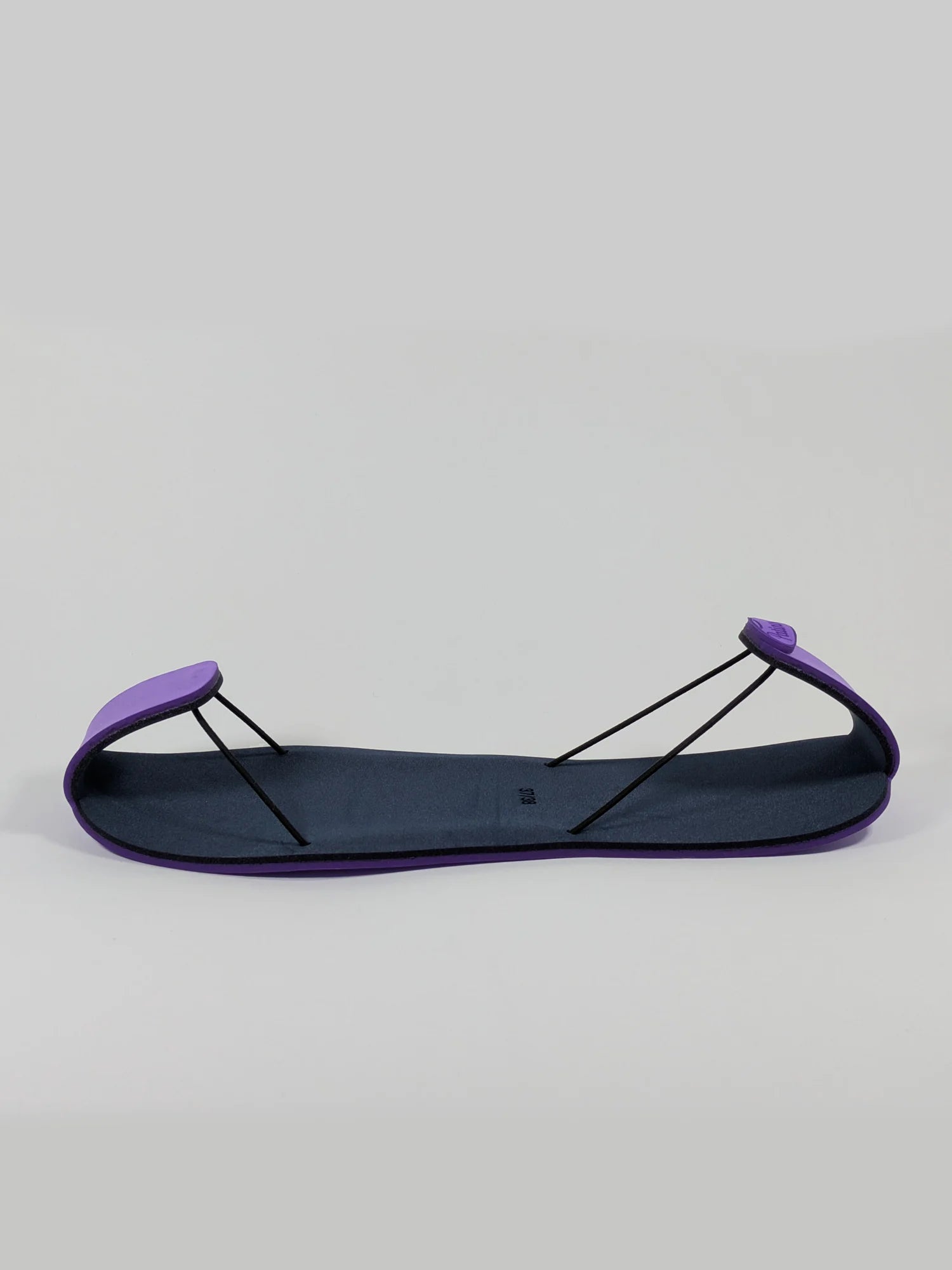 surchaussure de profil violet