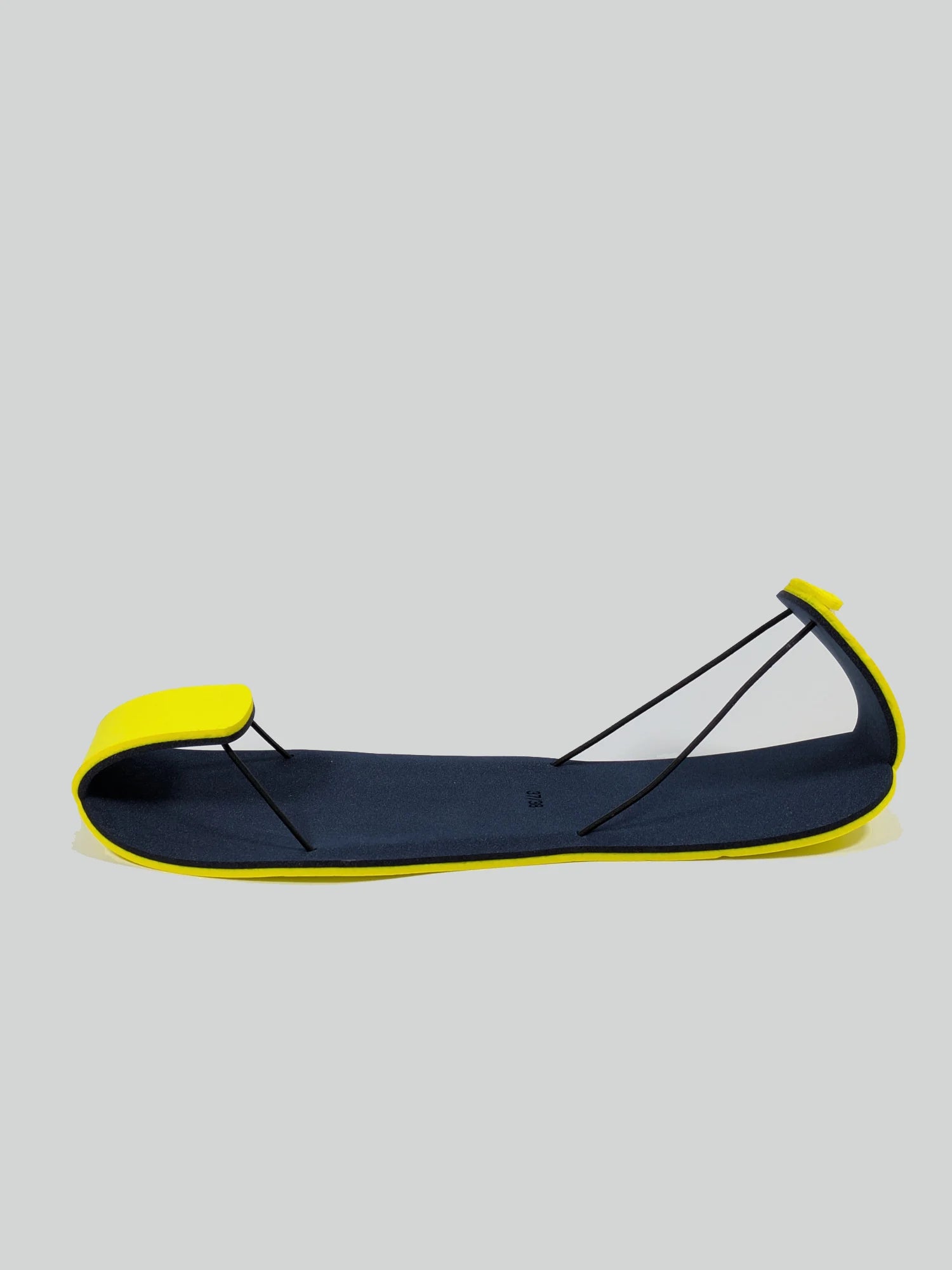 surchaussure jaune de profil